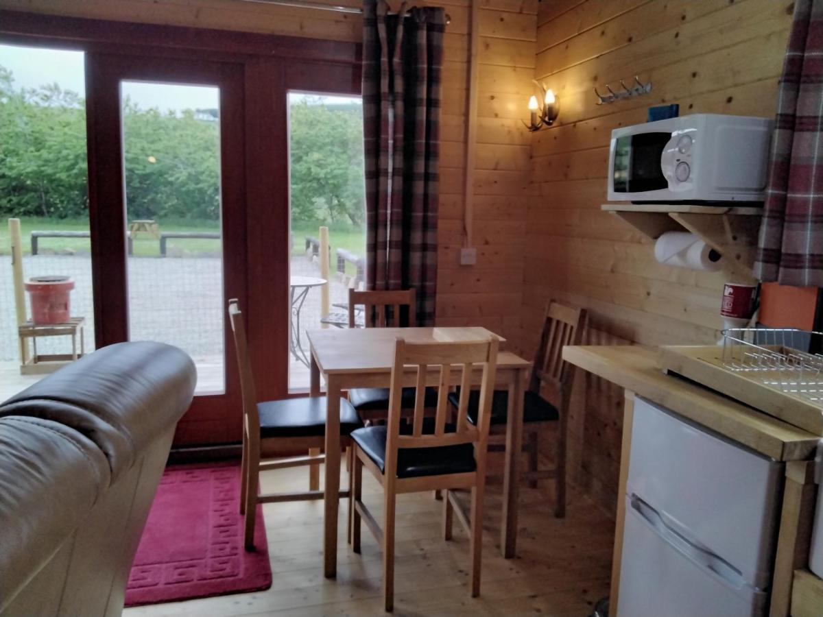 Cobblehouse Country Cabins No Trades Workers Villa Turriff Exterior photo