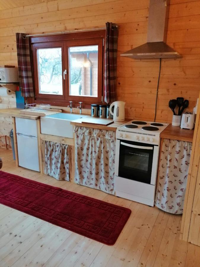 Cobblehouse Country Cabins No Trades Workers Villa Turriff Exterior photo