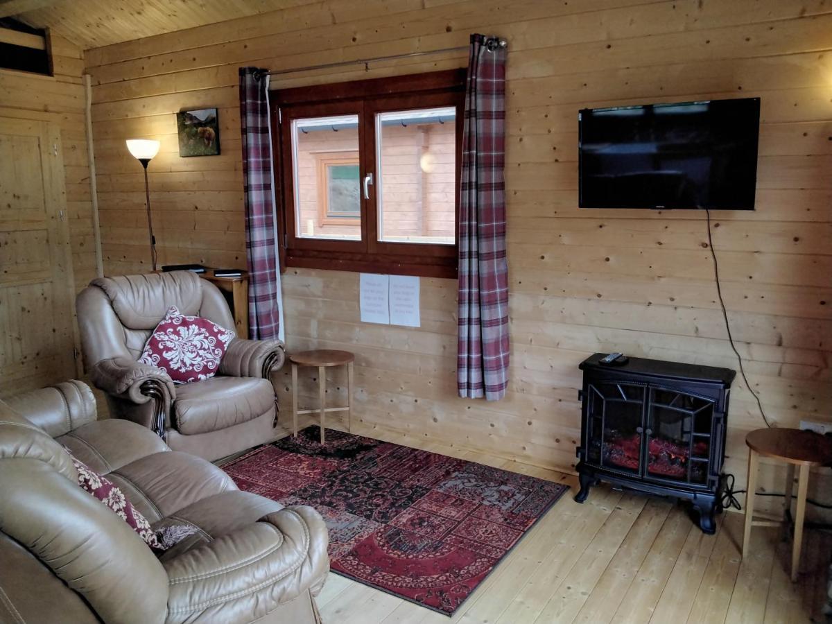Cobblehouse Country Cabins No Trades Workers Villa Turriff Exterior photo