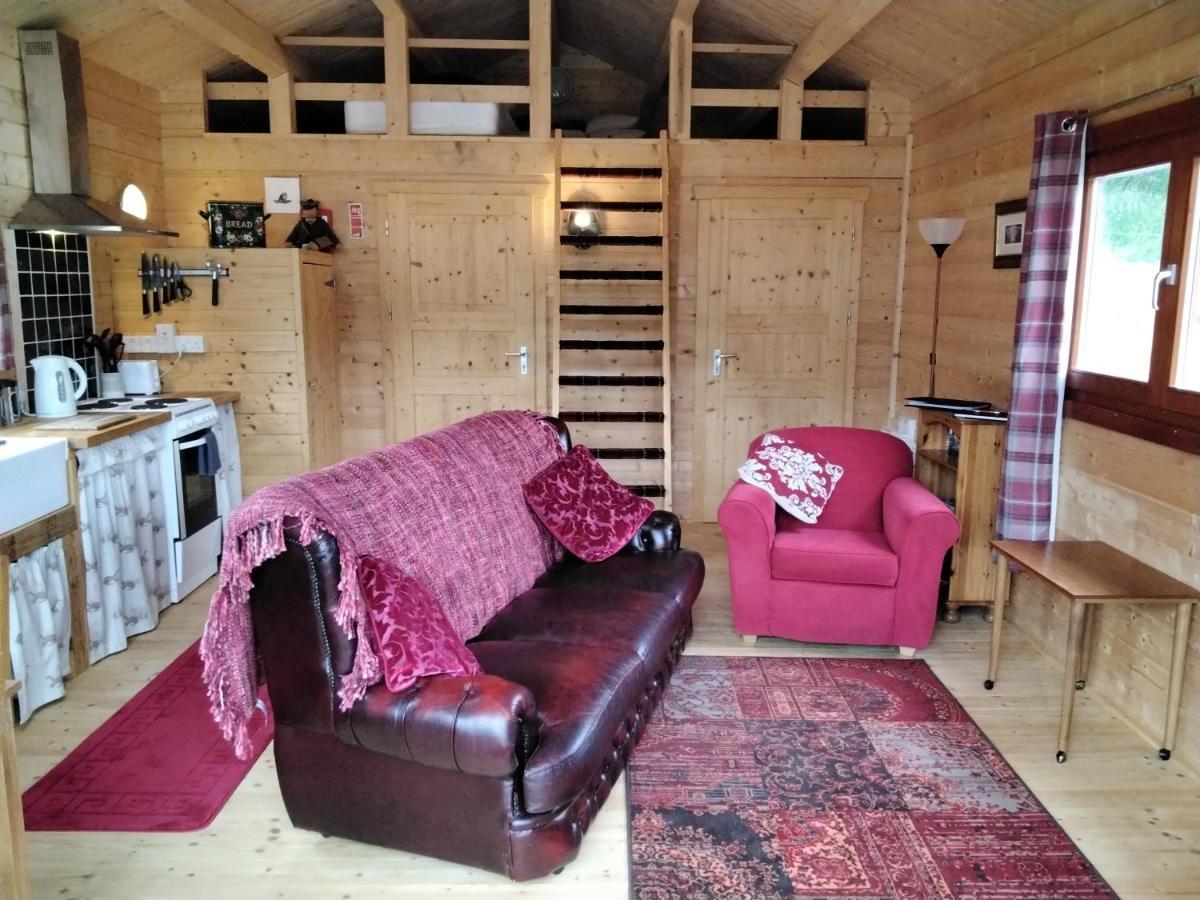 Cobblehouse Country Cabins No Trades Workers Villa Turriff Exterior photo
