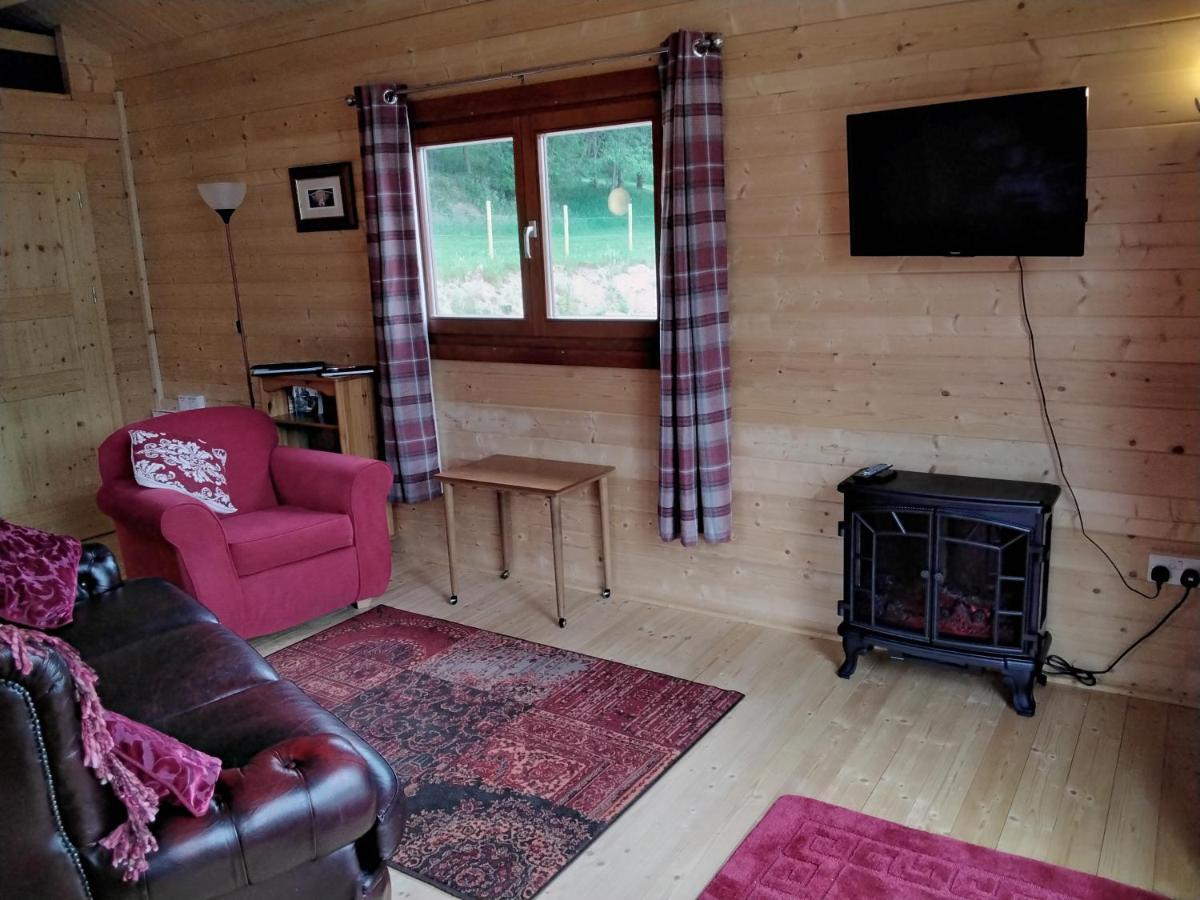 Cobblehouse Country Cabins No Trades Workers Villa Turriff Exterior photo