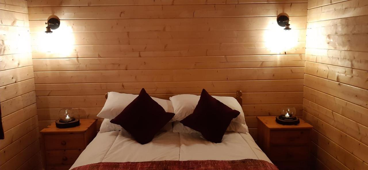 Cobblehouse Country Cabins No Trades Workers Villa Turriff Exterior photo