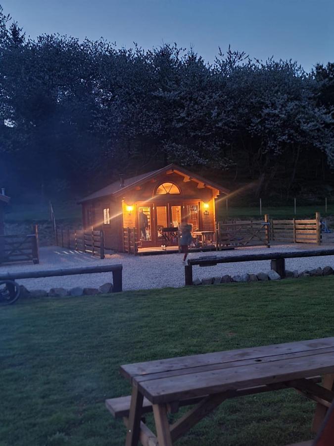Cobblehouse Country Cabins No Trades Workers Villa Turriff Exterior photo